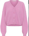Debbie Cardigan i rosa nærbilde av detaljer, cardigan fra Gestuz hos Image Mandal