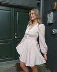 Queen Satin Dress i rosa ekstra vinkel, kjole fra Golightly hos Image Mandal