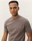 Core Contrast T-Shirt i brun bakfra, t-skjorte fra Les Deux hos Image Mandal