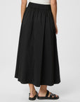 Yara Long Poplin Skirt i sort nærbilde av detaljer, skjørt fra Neo Noir hos Image Mandal