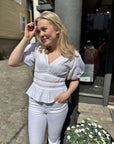 Sapura Mini Dot Blouse i hvit, bluse fra Neo Noir hos Image Mandal