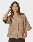 Rosella Boucle Mini Jacket i taupe sett fra siden, yttertøy fra Neo Noir hos Image Mandal