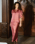 Roella Heavy Sateen Blouse i cherry rosa sett fra siden, skjorte fra Neo Noir hos Image Mandal