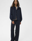 Olinasz Short Jacket i night sky sett fra siden, yttertøy fra Saint Tropez hos Image Mandal