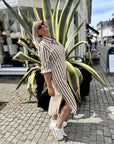 Zalindasz Shirt Dress i Tiger's Eye Ice Stripe, kjole fra Saint Tropez hos Image Mandal