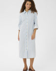 Zalindasz Shirt Dress på modell, kjole fra Saint Tropez hos Image Mandal