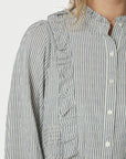 Petrine Stripe Blouse i blå sett fra siden, skjorte fra Neo Noir hos Image Mandal