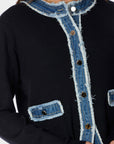 Zelma Knit Denim Cardigan i marineblå sett fra siden, cardigan fra Neo Noir hos Image Mandal