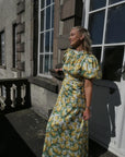 Holly Print Dress i gul styling-inspirasjon, kjole fra Golightly hos Image Mandal