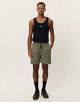 Stan Seersucker Swim Shorts i grønn sett fra siden, badetøy fra Les Deux hos Image Mandal