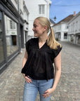 Jayla Voile Top i sort styling-inspirasjon, bluse fra Neo Noir hos Image Mandal