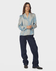 Rosslyn Paisley Drop Blouse i Dusty Blue, skjorte fra Neo Noir hos Image Mandal