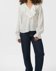 Aminea Ruffle Blouse i hvit bakfra, bluse fra Neo Noir hos Image Mandal