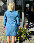 Tannia M Dress i blå stylet antrekk, kjole fra MBYM hos Image Mandal