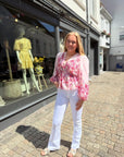 Fie Flower Print Blouse i '- - - - sett fra siden, bluse fra Neo Noir hos Image Mandal