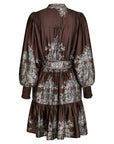 Malfida Paisley Border Dress i dark brown, kjole fra Neo Noir, stylet – Image Mandal