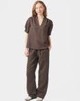 Sonar Linen Pants i dark brun stylet antrekk, bukse fra Neo Noir hos Image Mandal