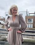 Queen Satin Dress detaljbilde, kjole fra Golightly hos Image Mandal