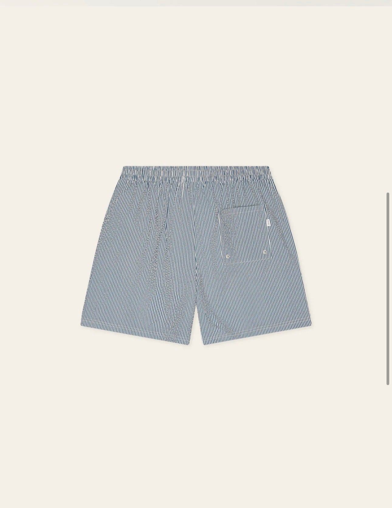 Stripe Seersucker Swim Shorts i mørkeblå nærbilde av detaljer, badetøy fra Les Deux hos Image Mandal