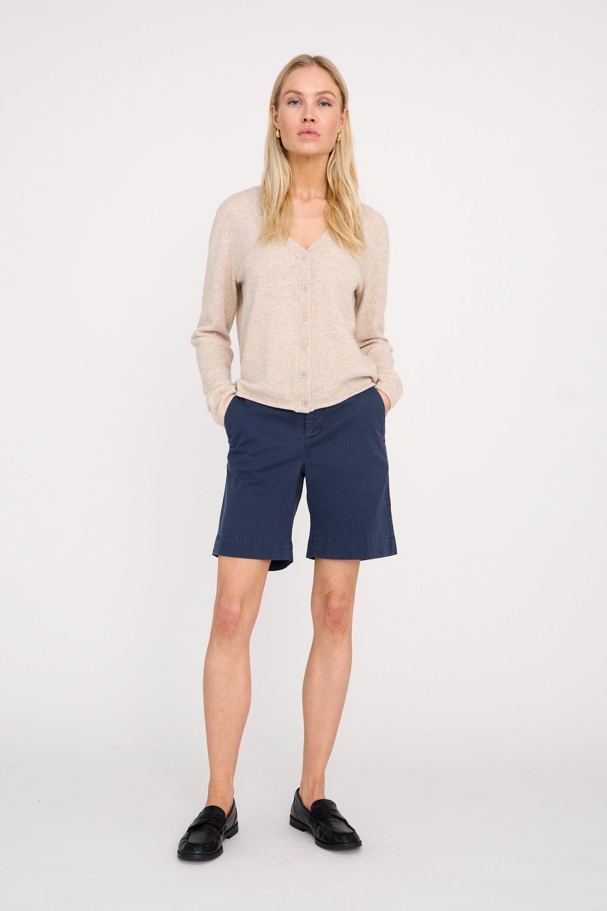 Pieszak Anika Support Long shorts – helfigur forfra på modell