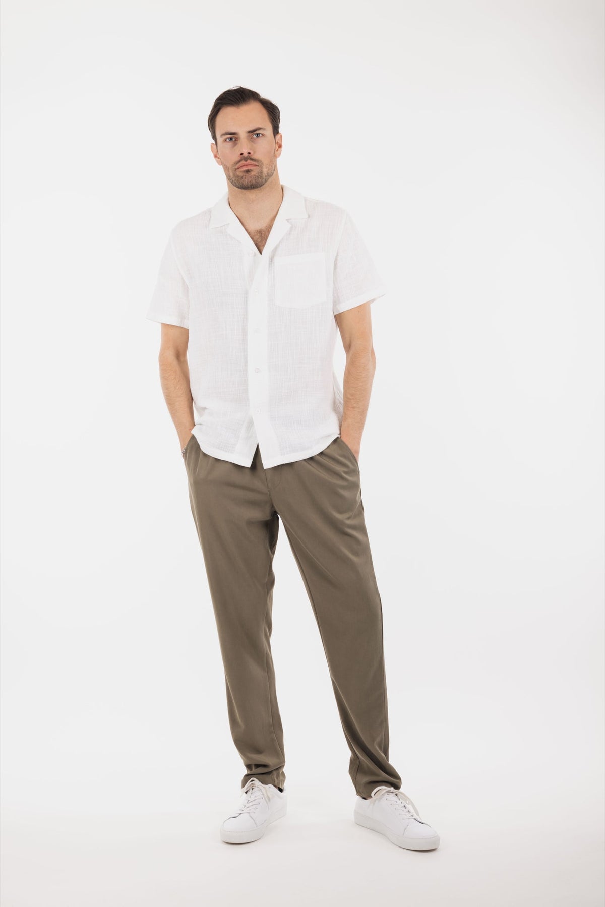 Urban Pioneers Adam bukse – helfigur på modell