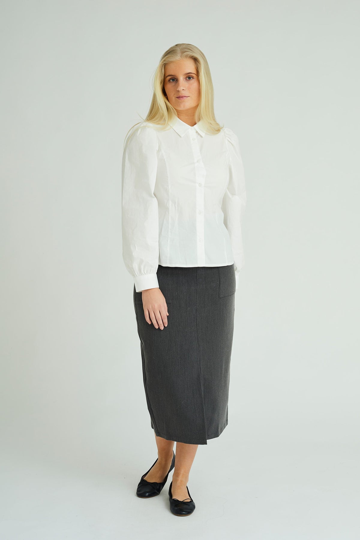 A-view Malika skjorte – helfigur på modell