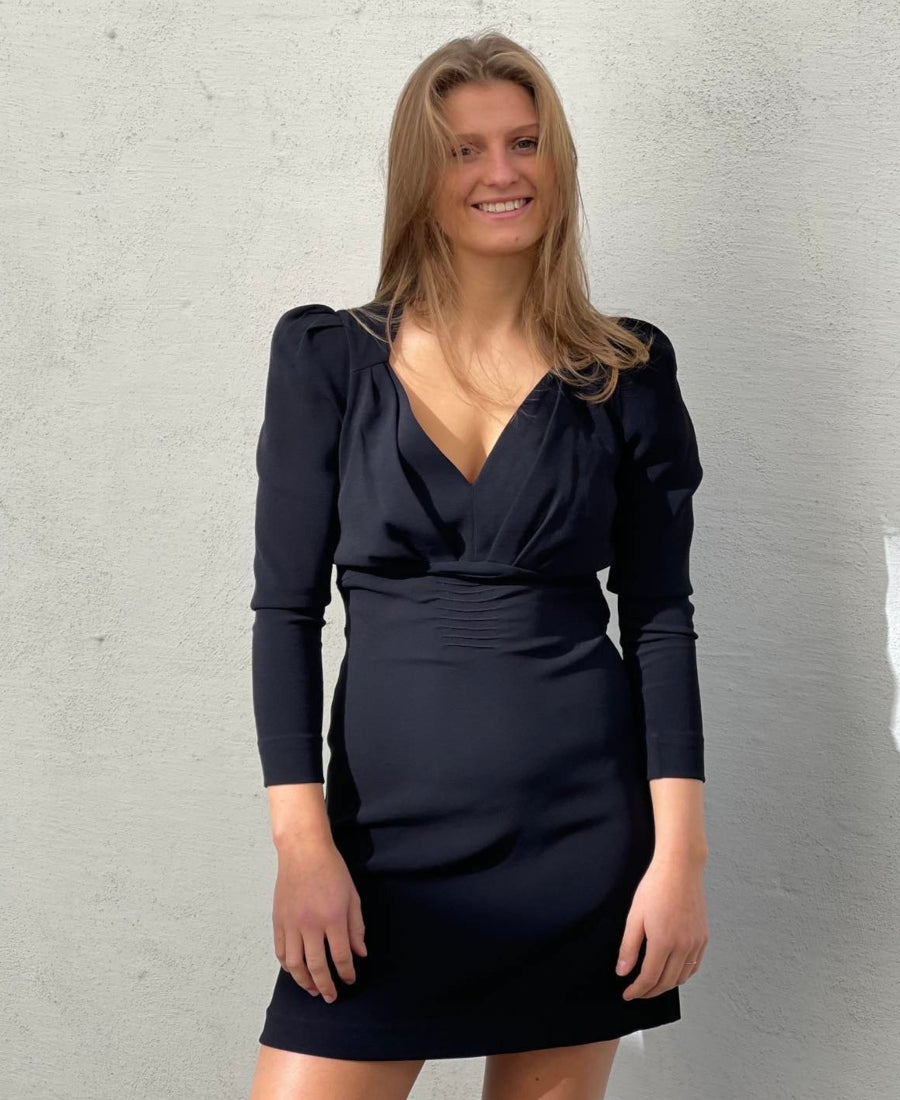Pia Tjelta Robbie kjole – halvfigur forfra på modell