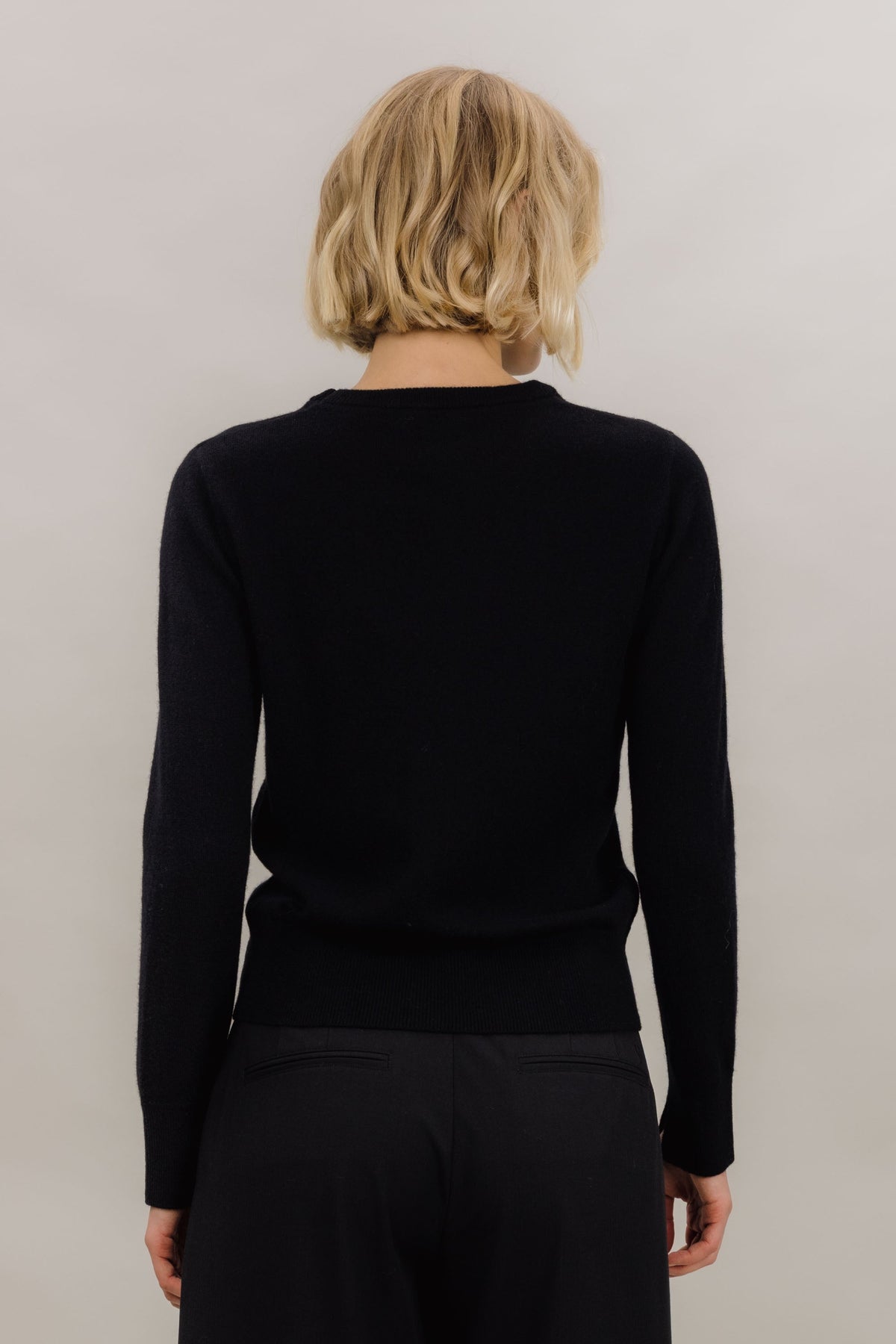 Urban Pioneers Bailey Crewneck genser – bakfra på modell
