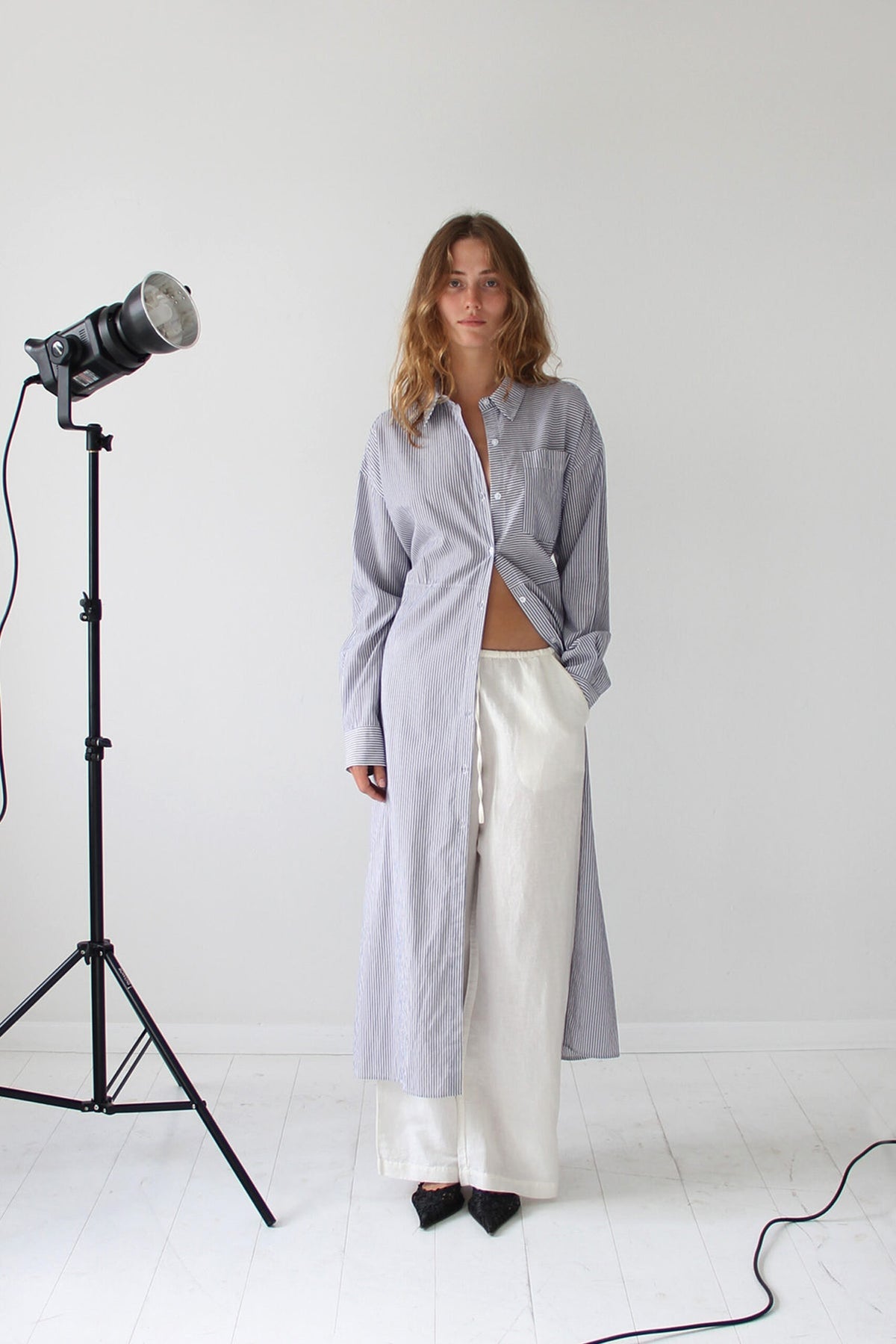 Designers Remix Harriet Maxi kjole – åpen forfra på modell