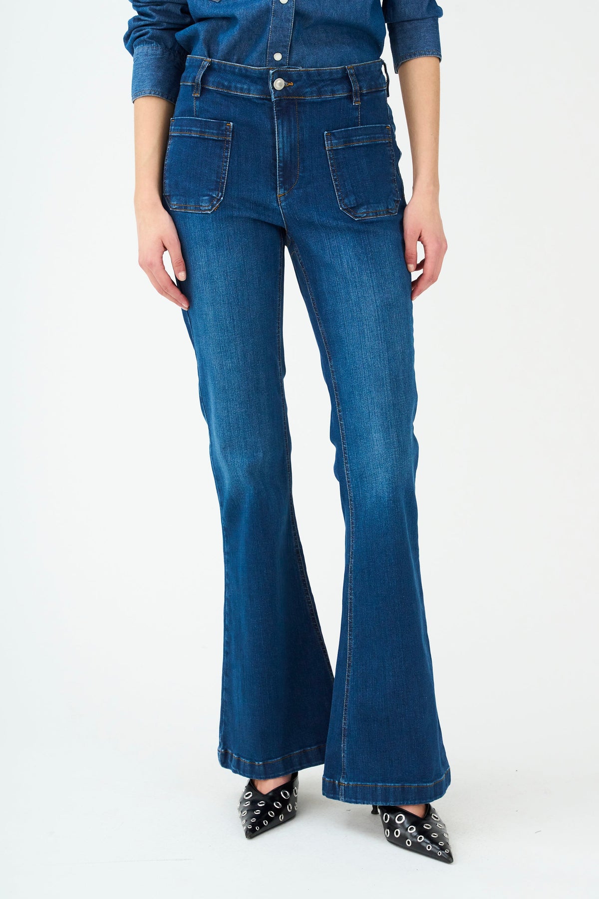 Ivy Copenhagen Ann Charlotte Earth jeans – detalj av lommer og midje
