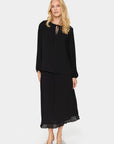 Saint Tropez Hooma bluse – helfigur sammen med plissert skjørt