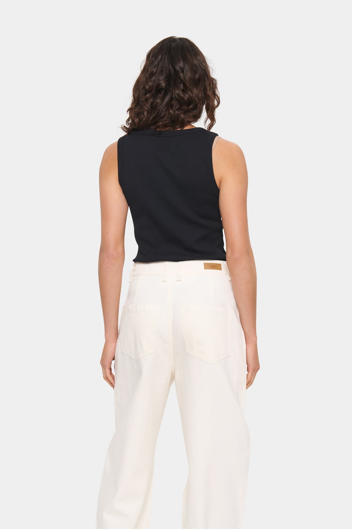 Saint Tropez Aster tanktopp – bakfra på modell