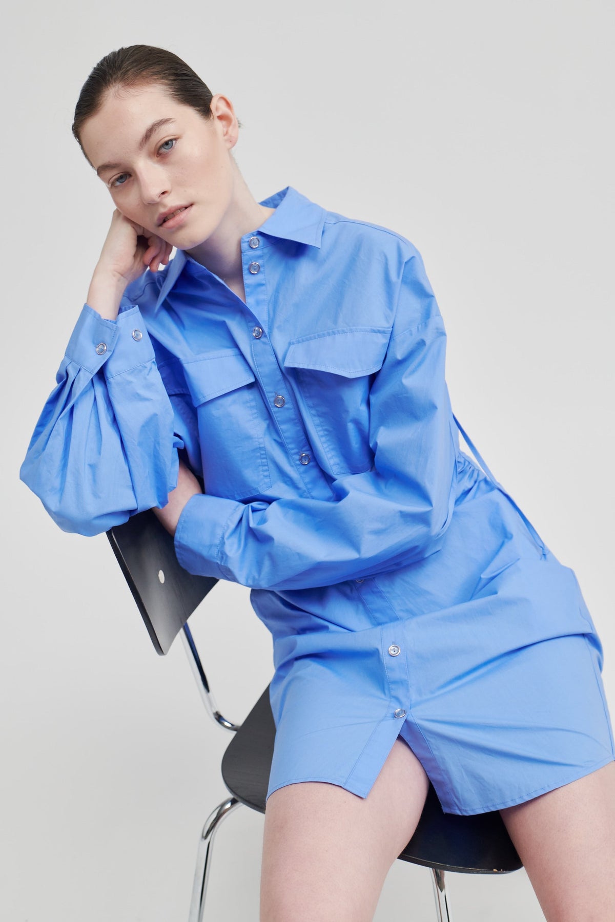 Second Female Enara skjortekjole – sittende på modell