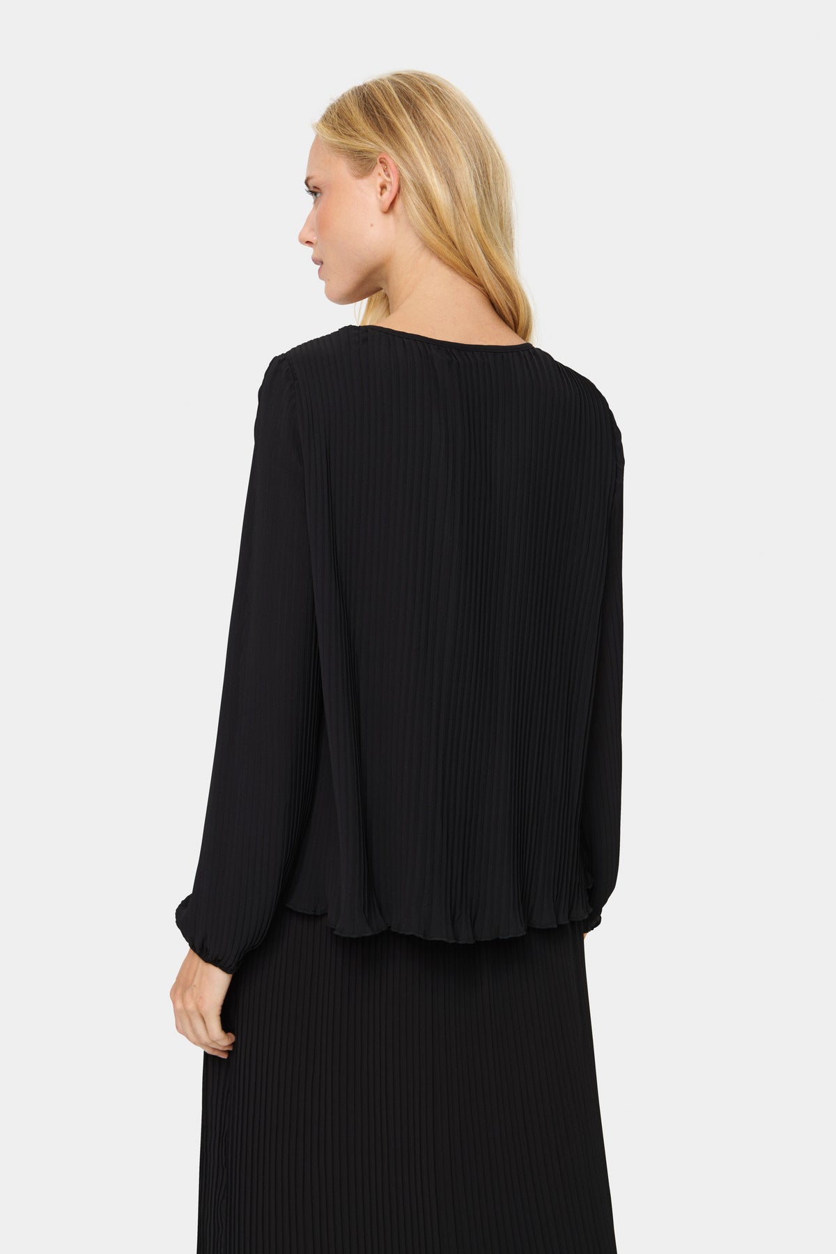 Saint Tropez Hooma bluse – bakfra på modell
