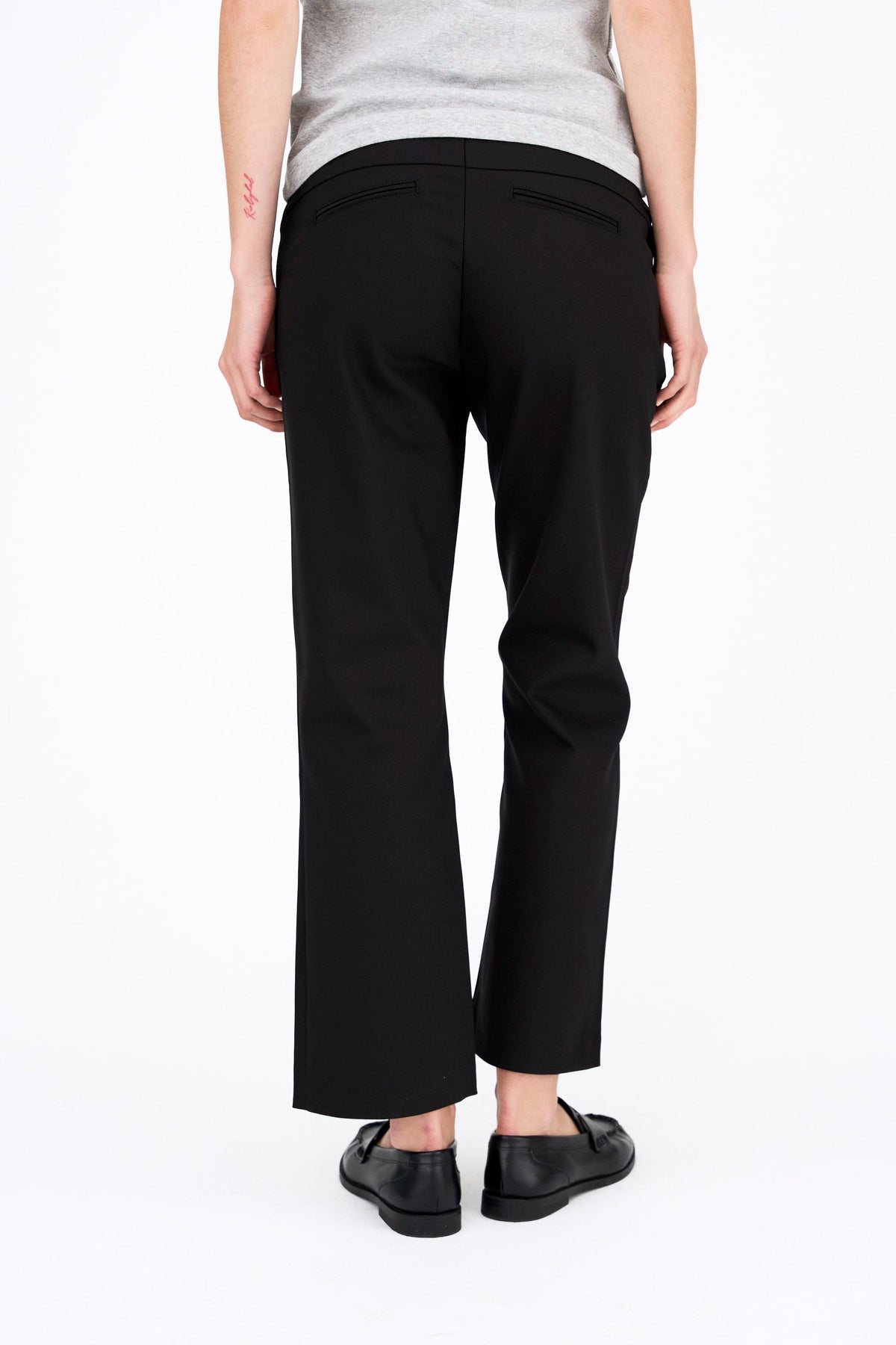 Ivy Copenhagen Alice Cropped Flare bukse – bakfra på modell