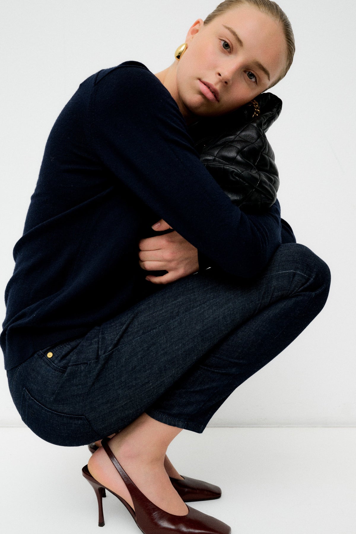 Ivy Copenhagen Alexa jeans – på modell i hukende positur