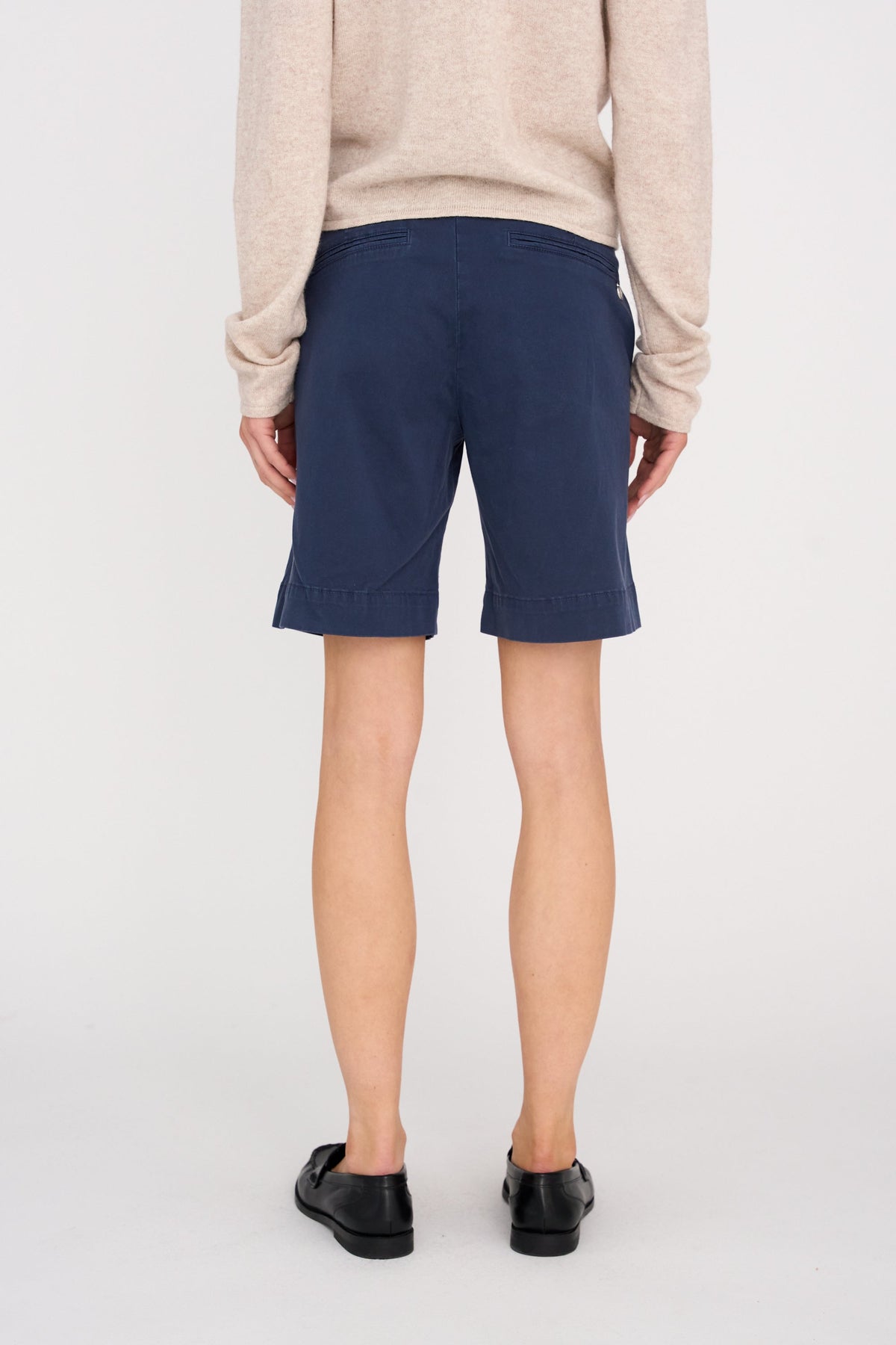 Pieszak Anika Support Long shorts – detalj bakfra på modell