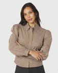 Ritta Stripe Shirt i light brun stylet antrekk, skjorte fra Neo Noir hos Image Mandal