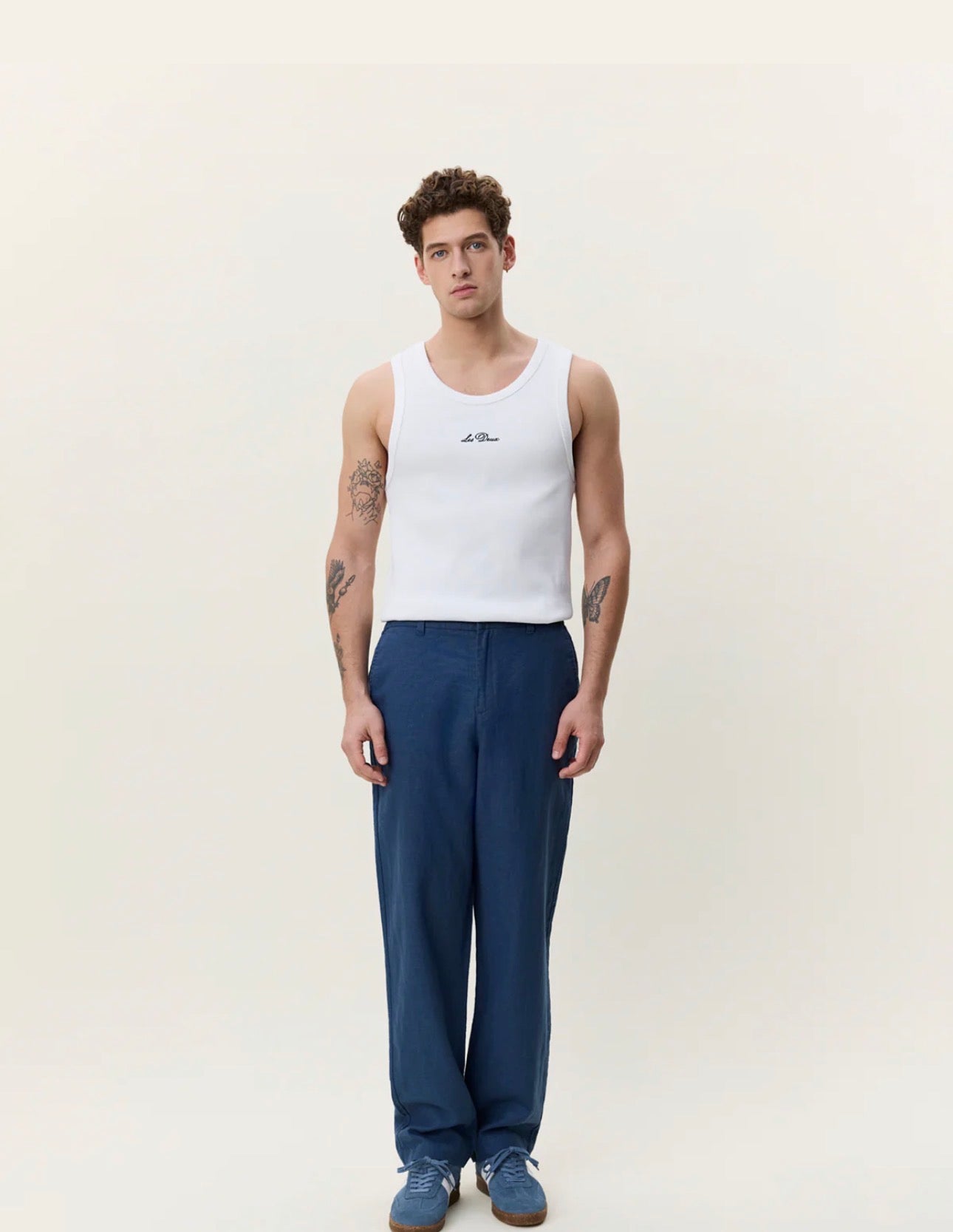 Linen Comfort Suit Pants i mørkeblå, bukse fra Les Deux hos Image Mandal