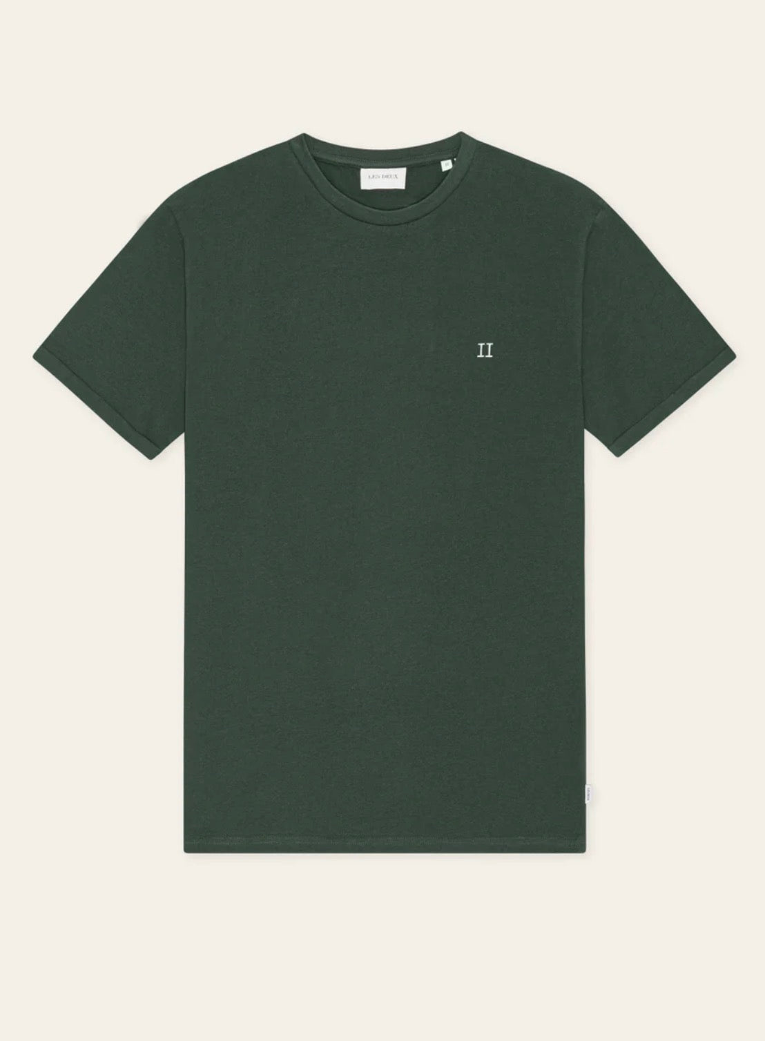Core Contrast T-Shirt i grønn stylet antrekk, t-skjorte fra Les Deux hos Image Mandal