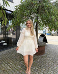 Aliah Daisy dress i Kremfarget, kjole fra Ravn Ravn hos Image Mandal