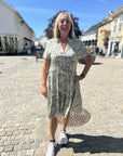 Edasz Ss Dress i vallarta blue brushed blooms, kjole fra Saint Tropez, bilde 8 – Image Mandal