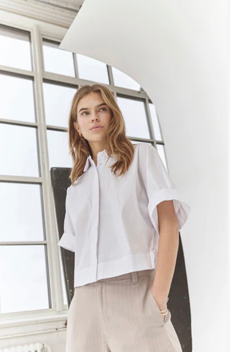 Elaracc Ss Shirt i hvit, skjorte fra Co'couture hos Image Mandal