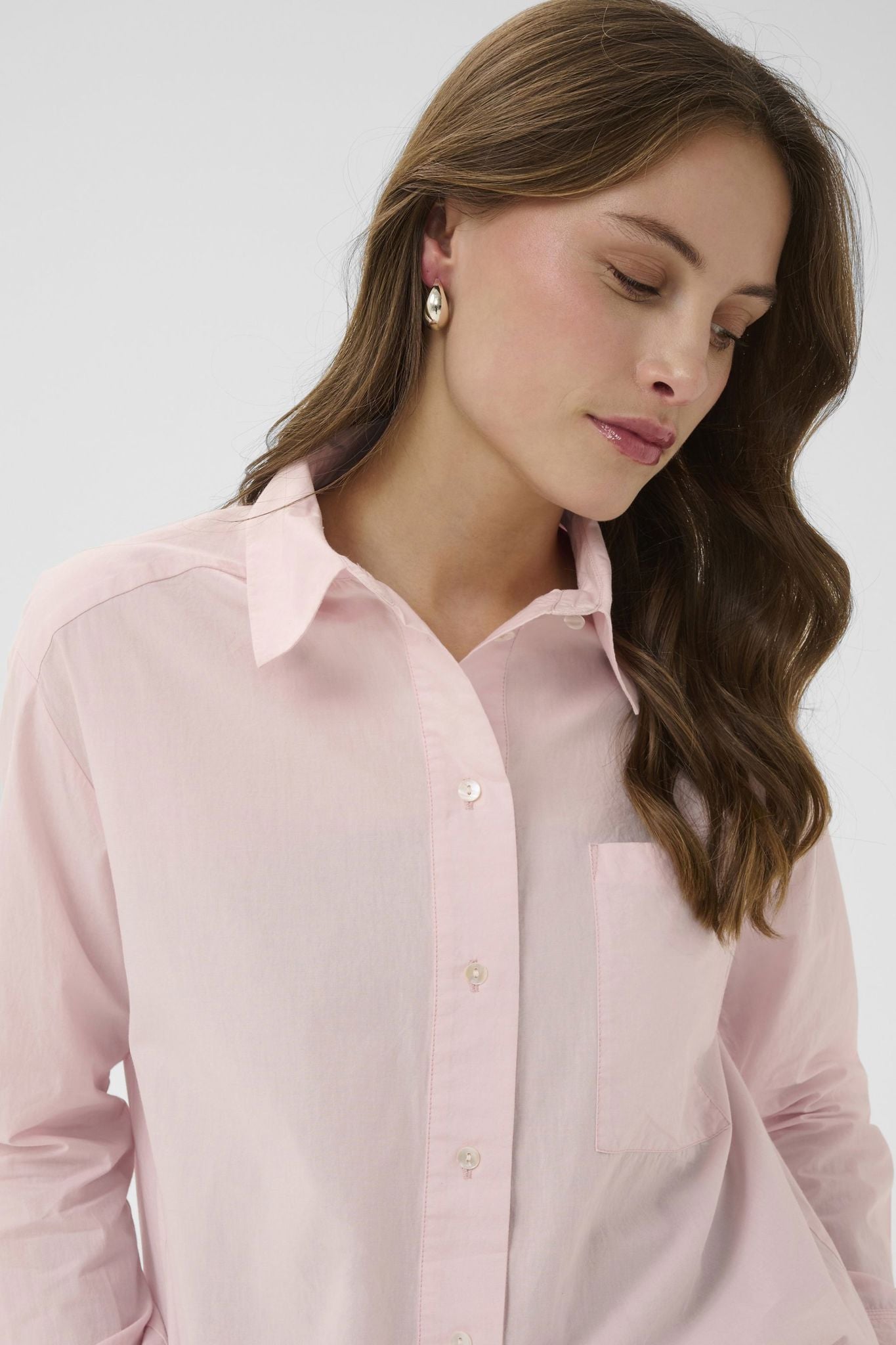 Phyllissz Shirt i chalk rosa bakfra, skjorte fra Saint Tropez hos Image Mandal