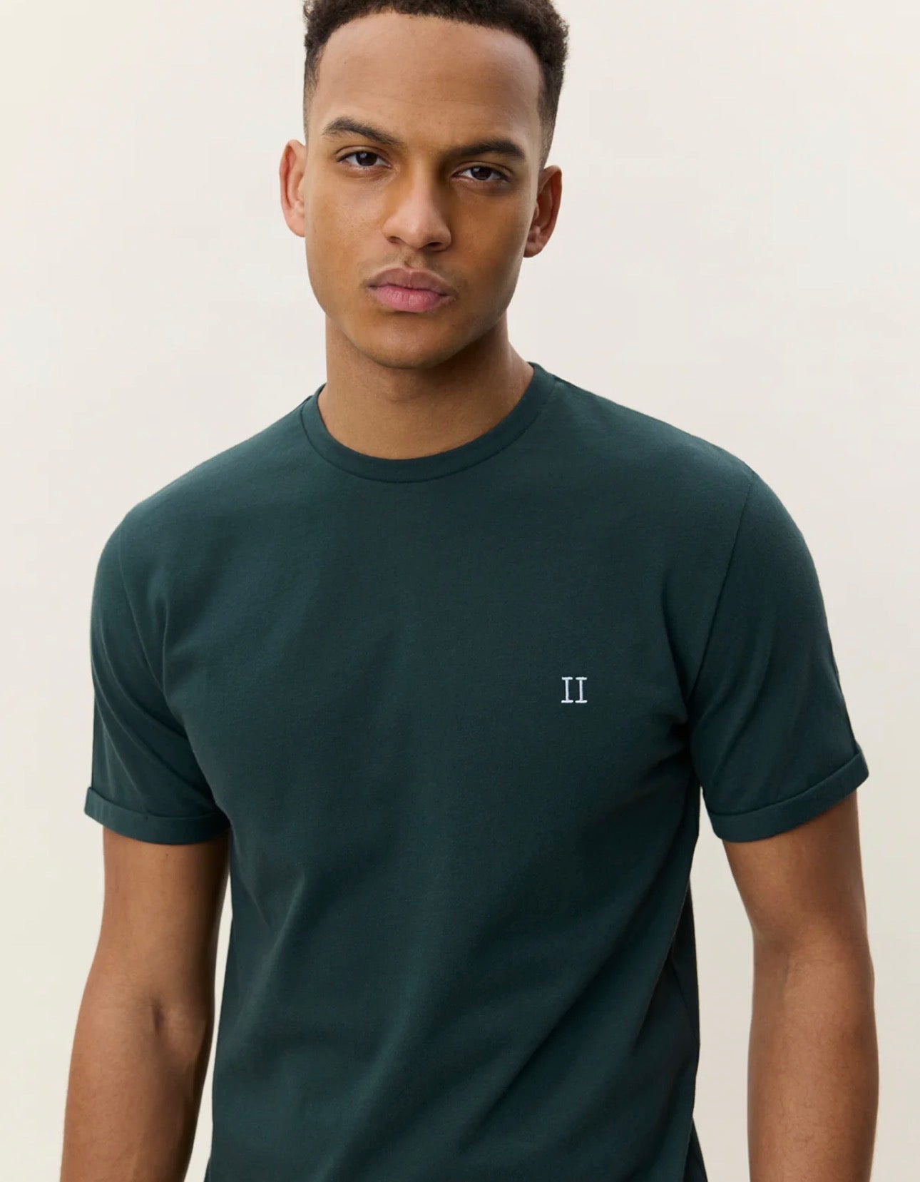 Core Contrast T-Shirt i grønn sett fra siden, t-skjorte fra Les Deux hos Image Mandal