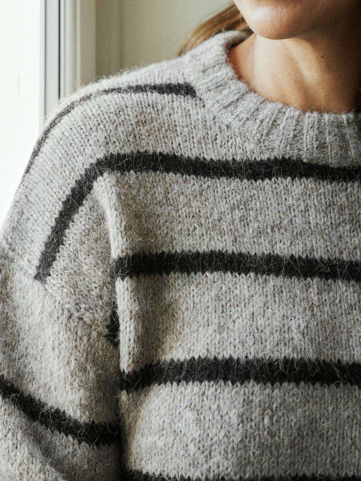 Roeme Fluffy Stripe Knit