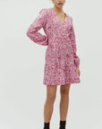 Shinya Dress i rosa sett fra siden, kjole fra MBYM hos Image Mandal