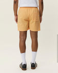 Seersucker Swim Shorts i aprikos bakfra, badetøy fra Les Deux hos Image Mandal