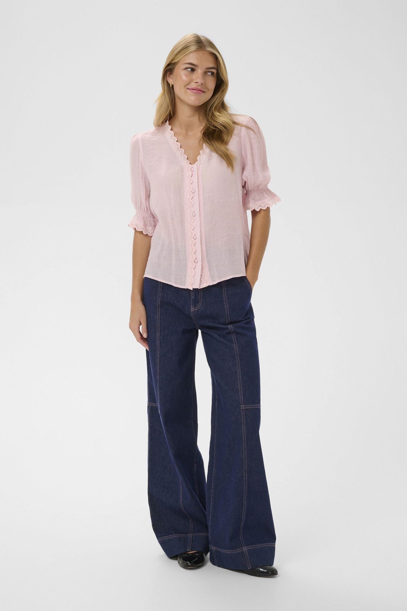 Kristelsz Shirt i chalk rosa sett fra siden, skjorte fra Saint Tropez hos Image Mandal