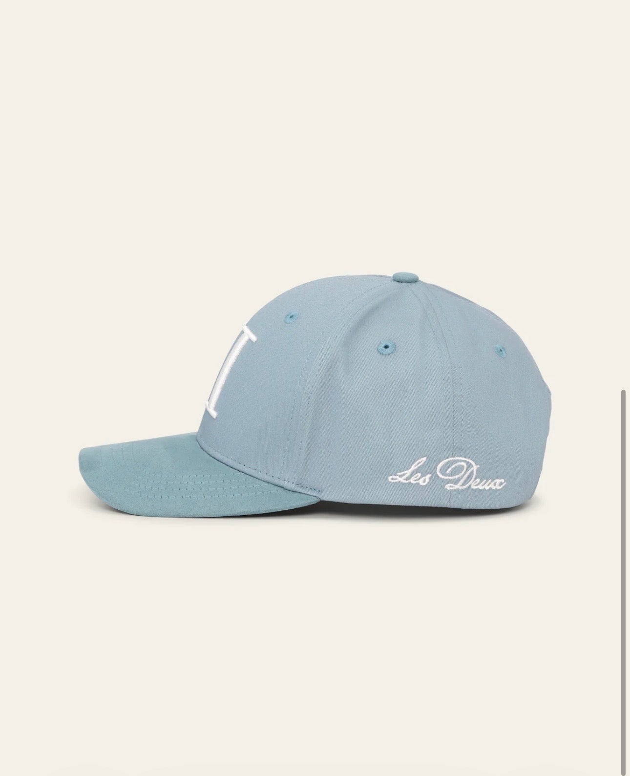 Baseball Cap Suede II nærbilde av detaljer, tilbehør fra Les Deux hos Image Mandal